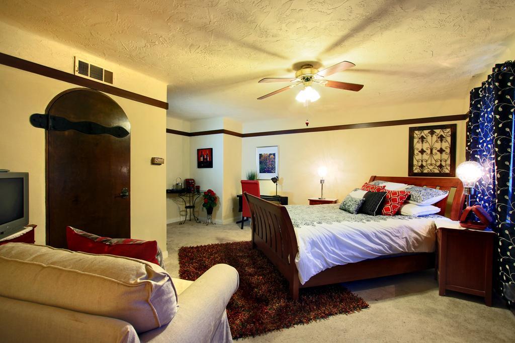 Отель Vineyard Hacienda Spring Valley  Экстерьер фото