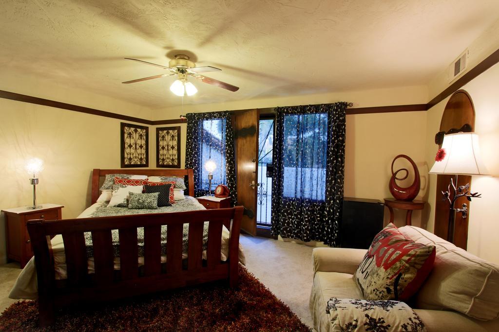 Отель Vineyard Hacienda Spring Valley  Экстерьер фото