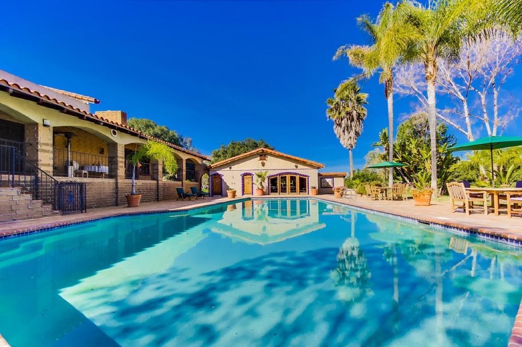 Отель Vineyard Hacienda Spring Valley  Экстерьер фото